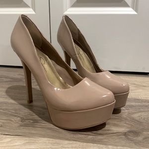 Jessica Simpson nude pumps